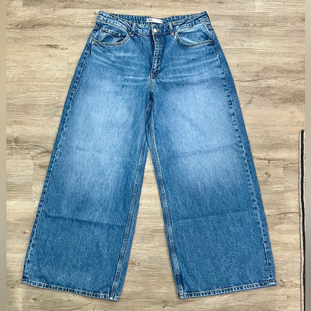 Zara - Z1975 HIGH RISE WIDE LEG JEANS
MID-BLUE - REF 9942/151